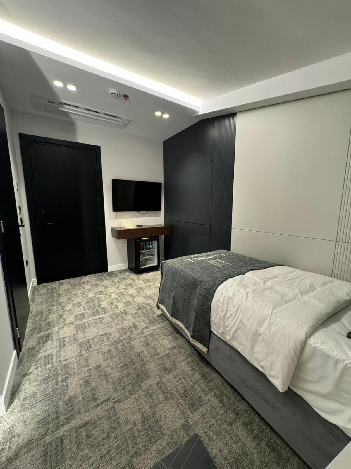 Hotel Consul Shkoder Bagian luar foto