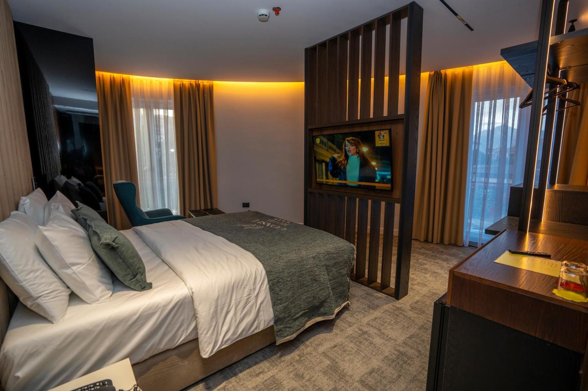 Hotel Consul Shkoder Bagian luar foto