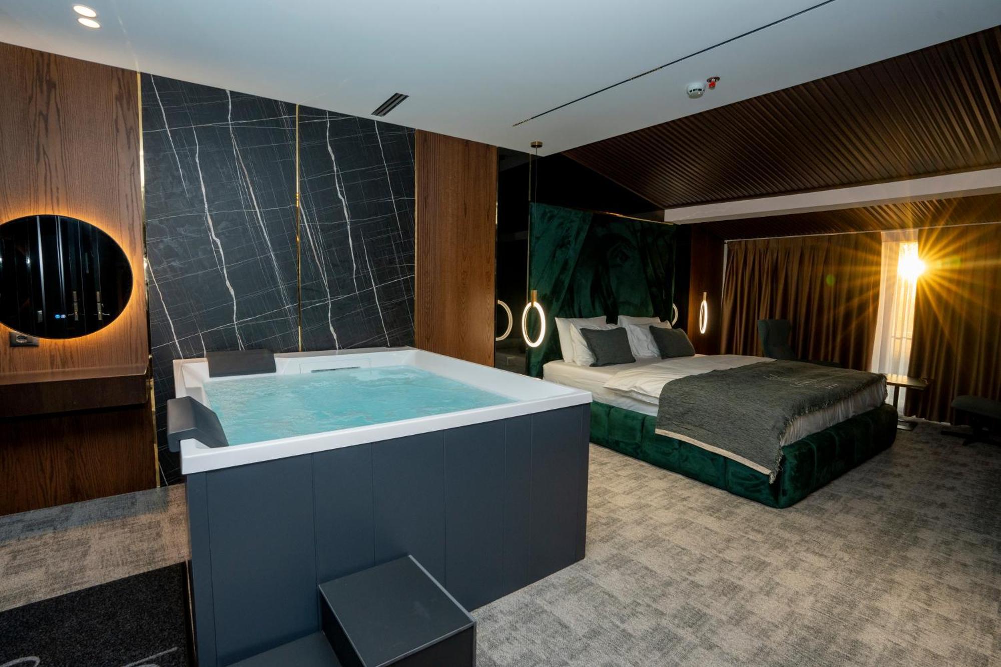 Hotel Consul Shkoder Bagian luar foto