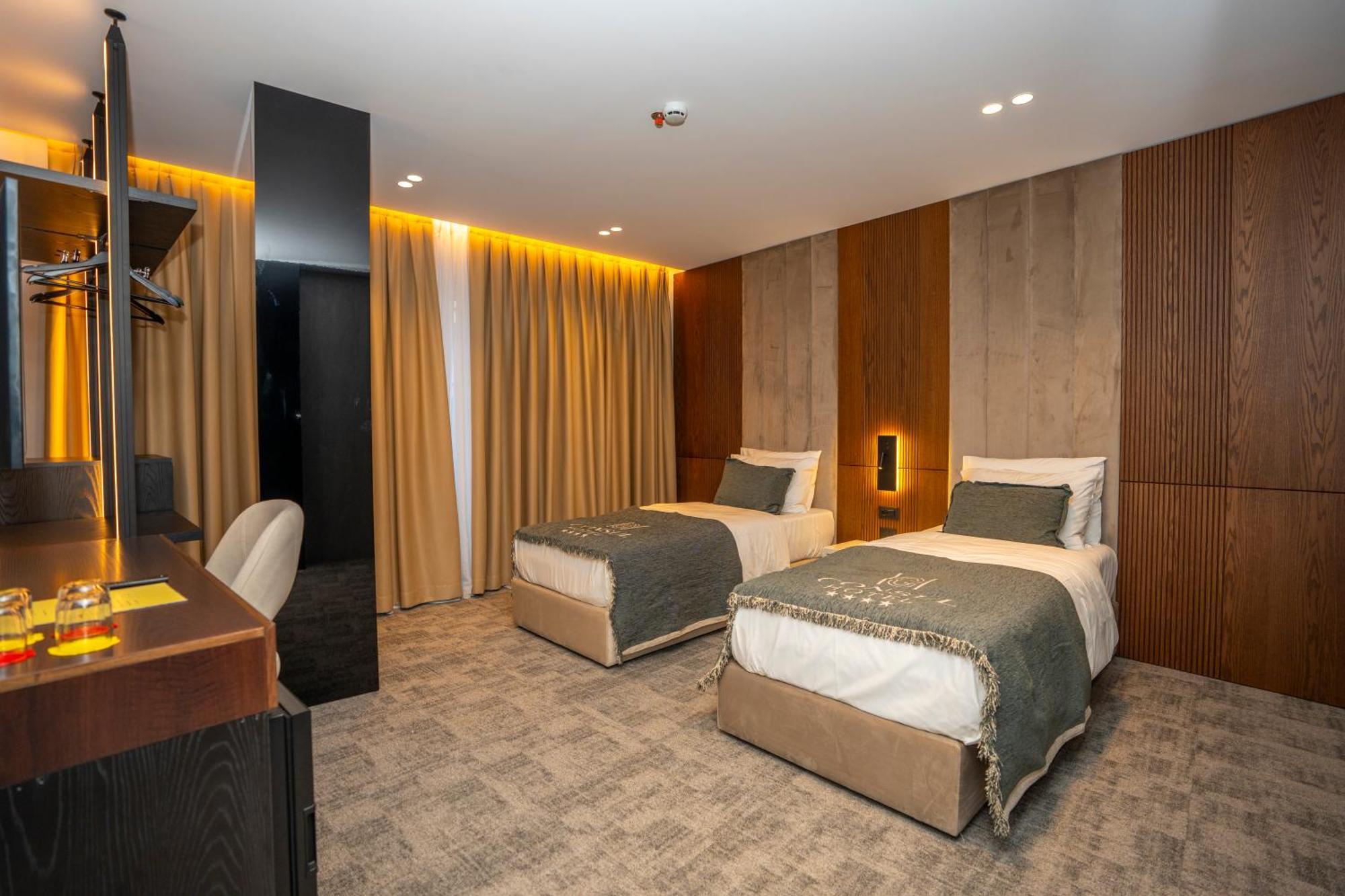Hotel Consul Shkoder Bagian luar foto