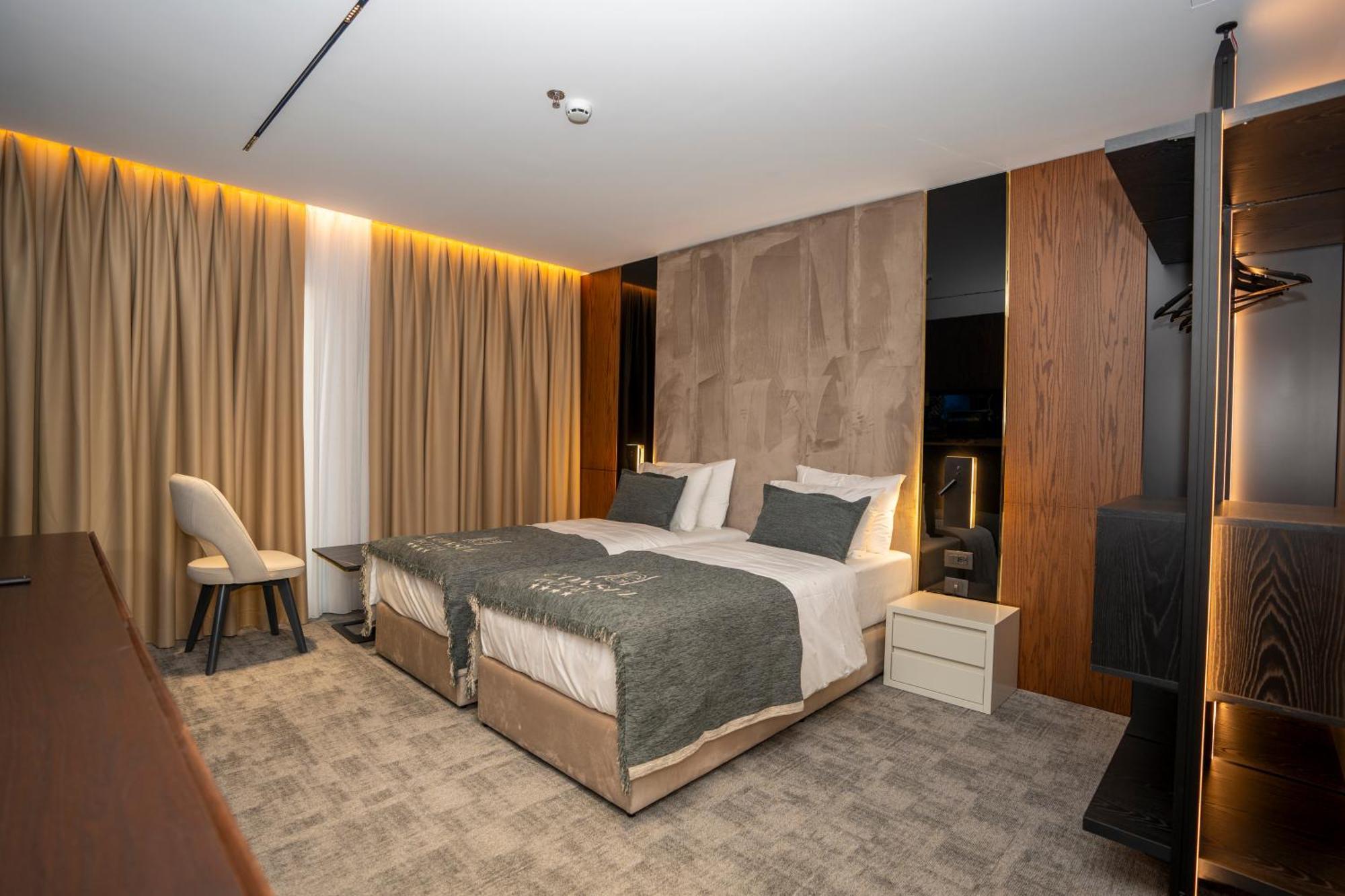 Hotel Consul Shkoder Bagian luar foto
