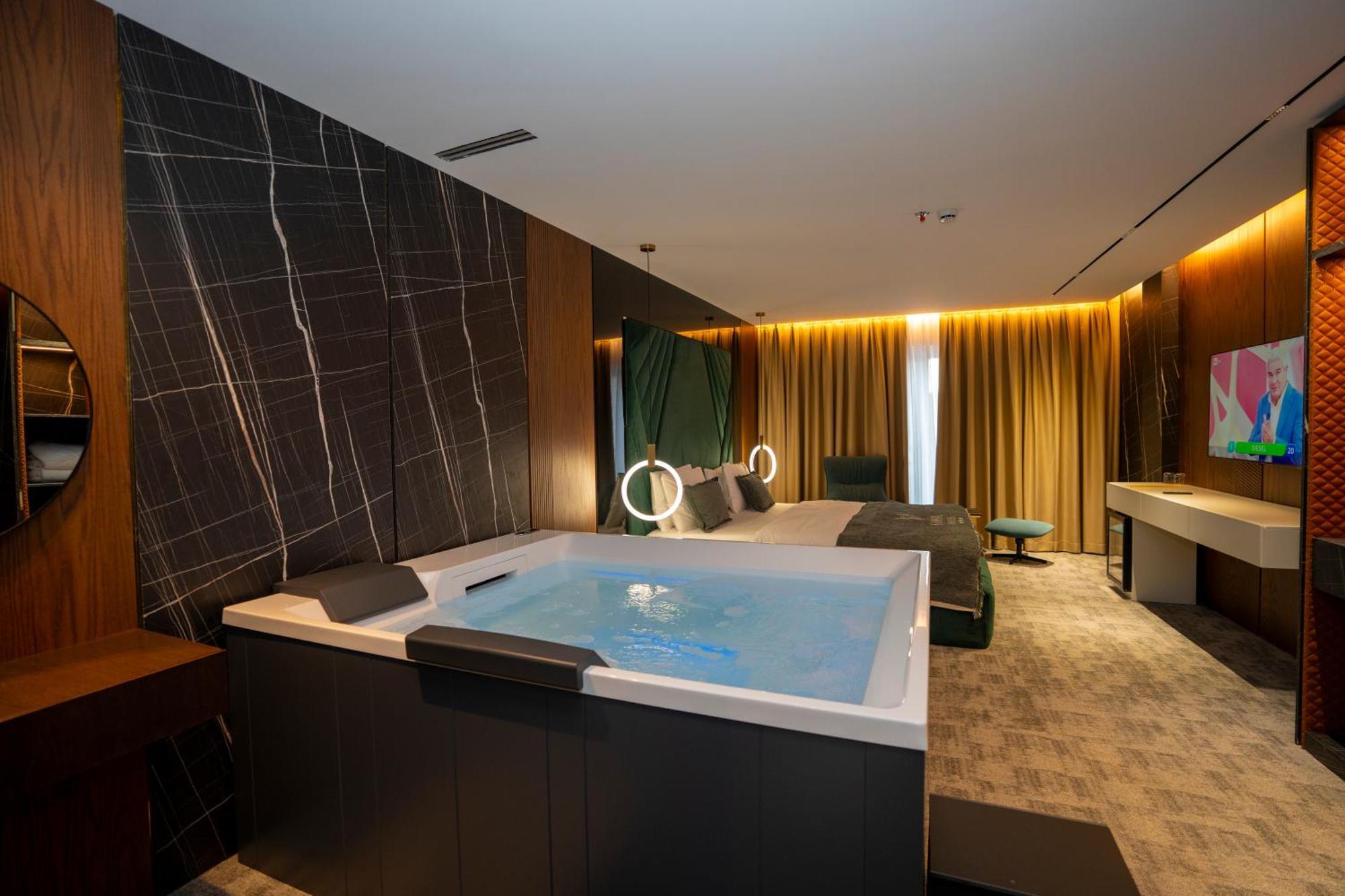 Hotel Consul Shkoder Bagian luar foto