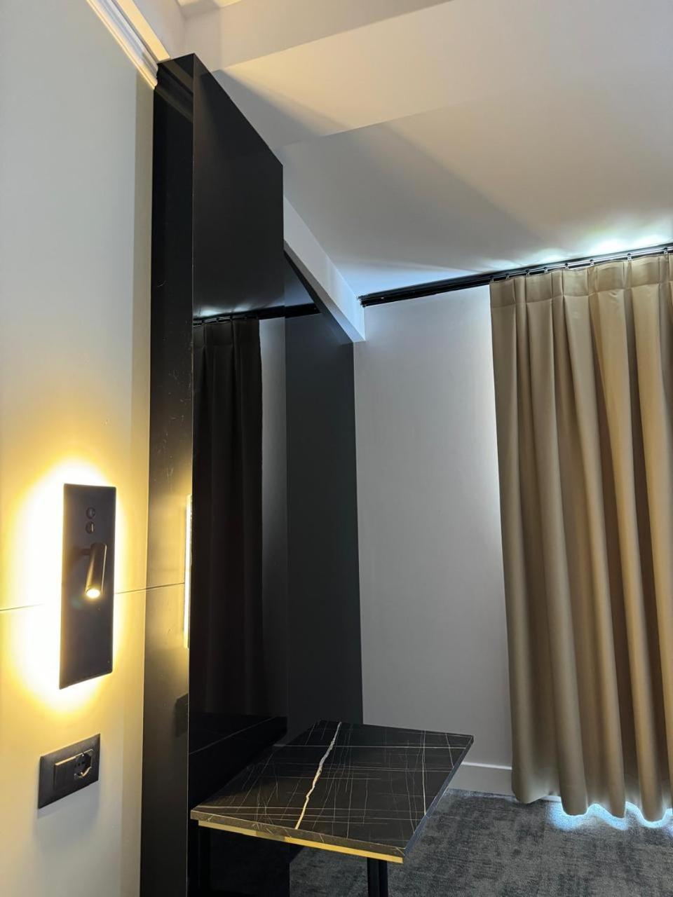 Hotel Consul Shkoder Bagian luar foto